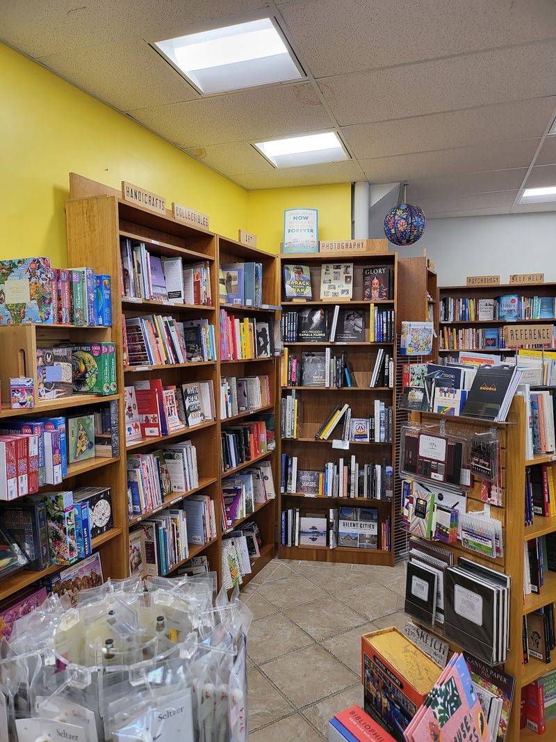 Wide-Open Shelves Invite Serious Browsing