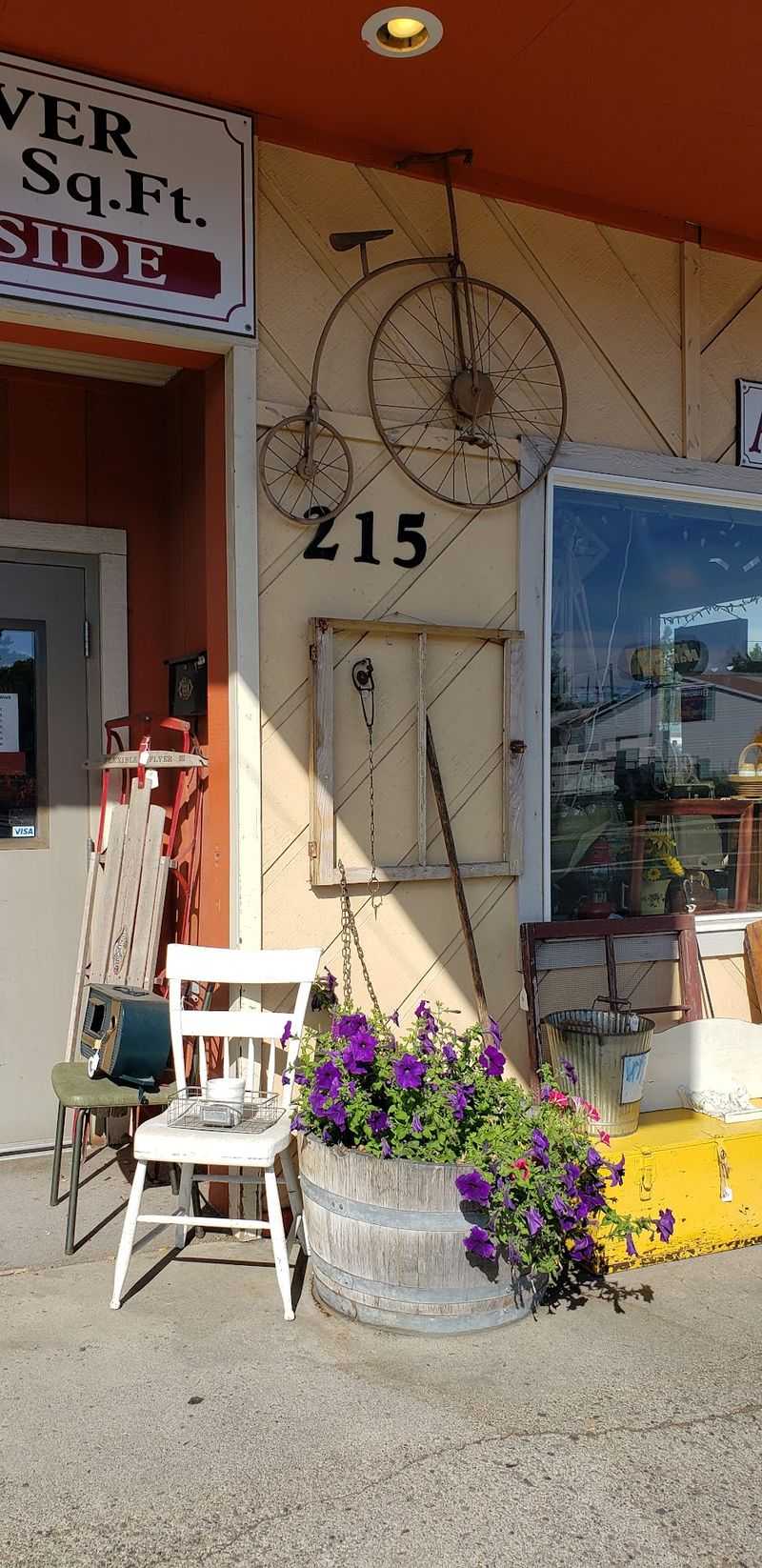 You Can Lose A Whole Afternoon Getting Lost Among The Vendors In This Deceptively Huge Idaho Antique Mall - Decor Hint Prices, Hours, and Getting There