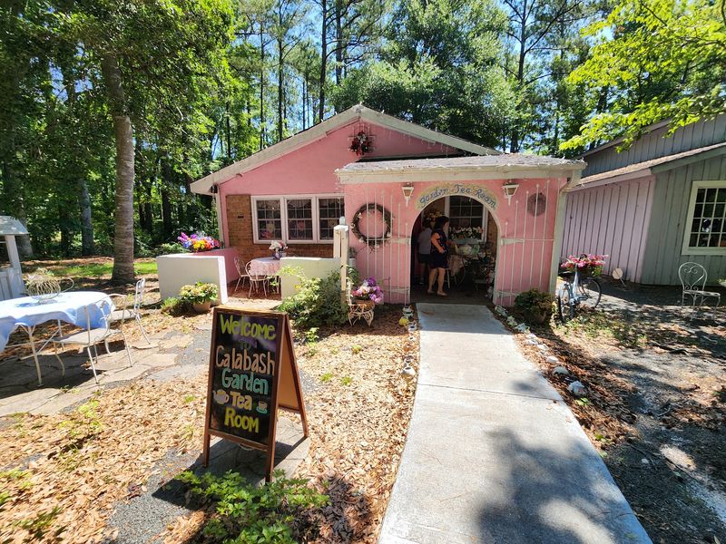 10 North Carolina Hole-In-The-Wall Tea Rooms With Southern Desserts Worth Craving - Decor Hint Calabash Garden Tea Room, Calabash