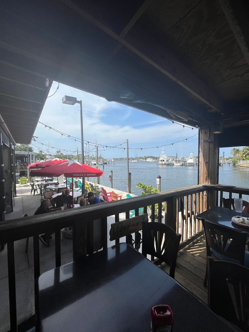 Shrimper's Grill & Raw Bar At Manatee Marina, Stuart