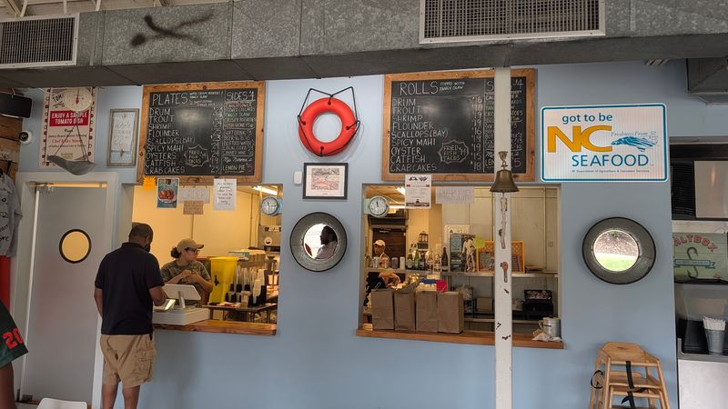 A Singapore Food-Court Experience Helped Inspire This Unusually Small Restaurant Idea