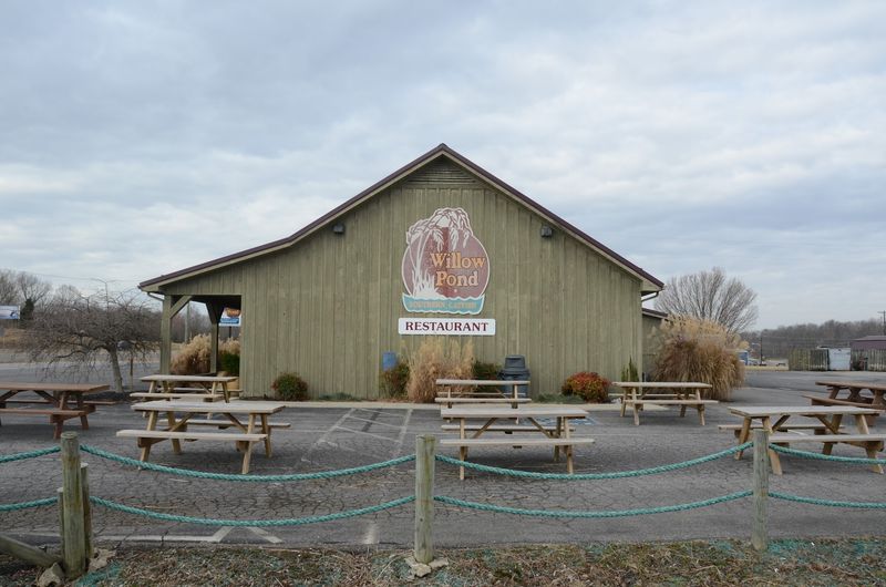 These 11 Kentucky Catfish Restaurants Have Been Frying The Same Way For Years - Decor Hint Willow Pond Catfish Restaurant