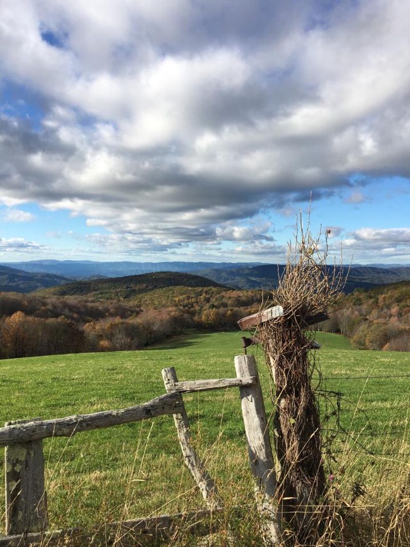 These North Carolina Mountain Towns Are Made For Escaping A September Heatwave - Decor Hint Banner Elk