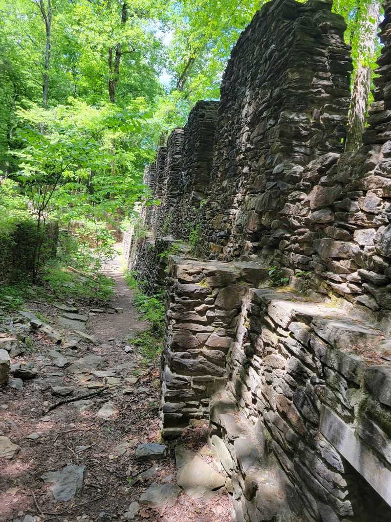 These Strange Forgotten Ruins In Georgia Are One Of The Biggest Hidden Secrets In The South - Decor Hint Stone Walls That Look Like A Woodland Castle