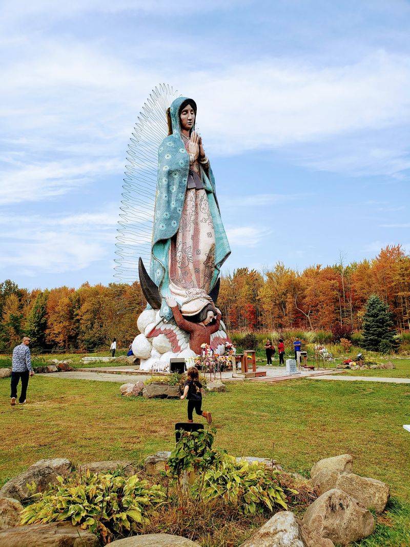 Fifty Feet Of Stone Creates An Unforgettable First Sight