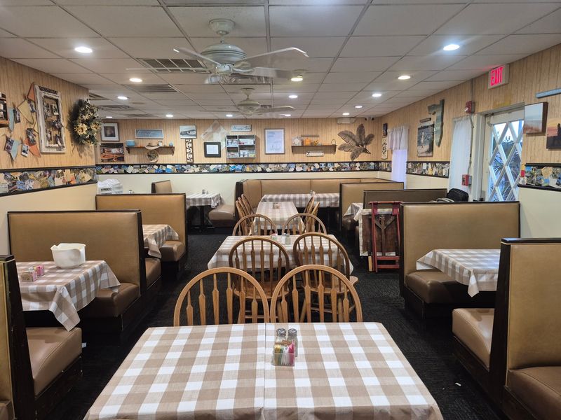 This Amish Kitchen In Florida Bakes More Than Twenty Kinds Of Pie Every Morning - Decor Hint A Country Kitchen Tucked Into the Pinecraft Neighborhood
