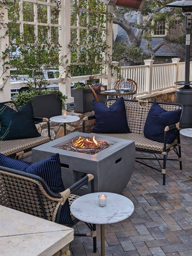 This California Town Of Fewer Than 4,000 People Somehow Has More Than 60 Restaurants - Decor Hint Chez Noir - California/French-Inspired Fine Dining