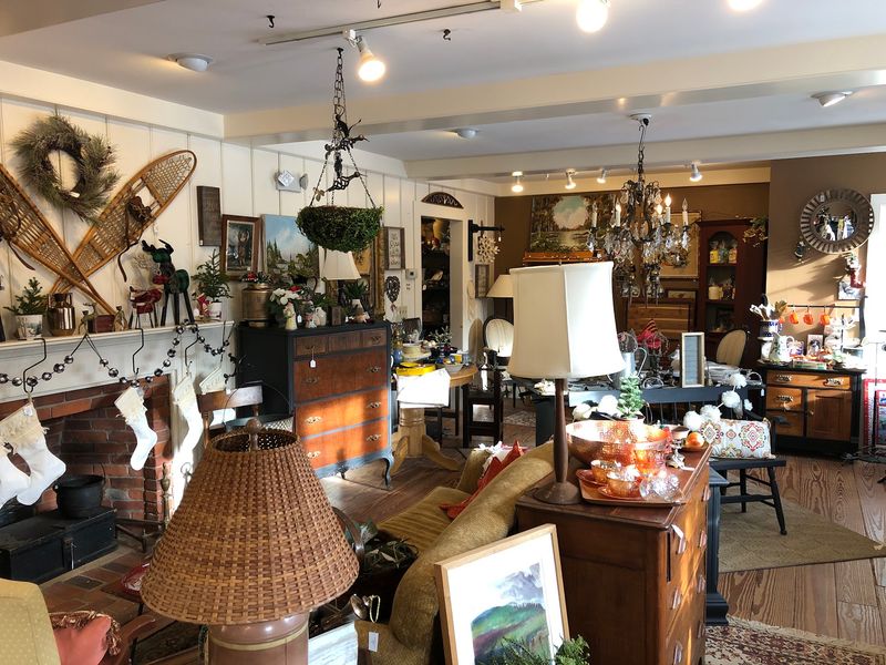This Connecticut Antique Center Is Packed With Vintage Decor, Collectibles And Records You Can Browse For Hours - Decor Hint Vintage Finds Fill A Rambling Country Barn