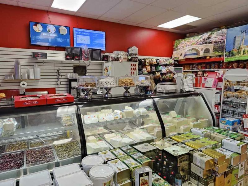 This Connecticut Market Is Basically A Mini Europe Packed Into One Stop - Decor Hint More Than 1,400 Products Fill The Shelves