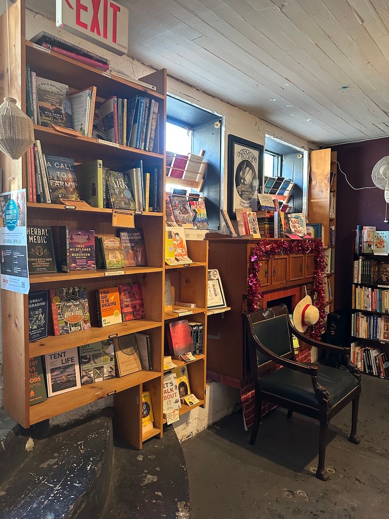 This Georgia Town Is Hiding A Bibliophile's Paradise Filled With Rare And Antiquarian Books - Decor Hint A Staircase That Sets The Whole Mood