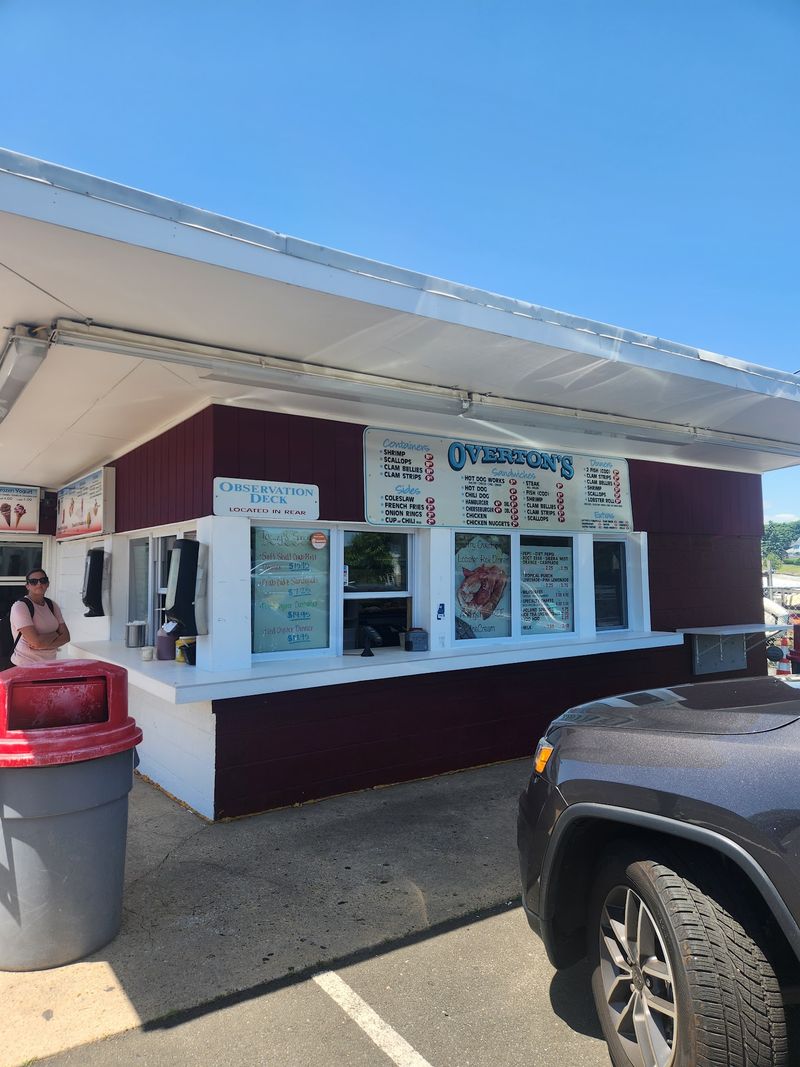 Old-School Roadside Dining Still Feels Frozen In Time