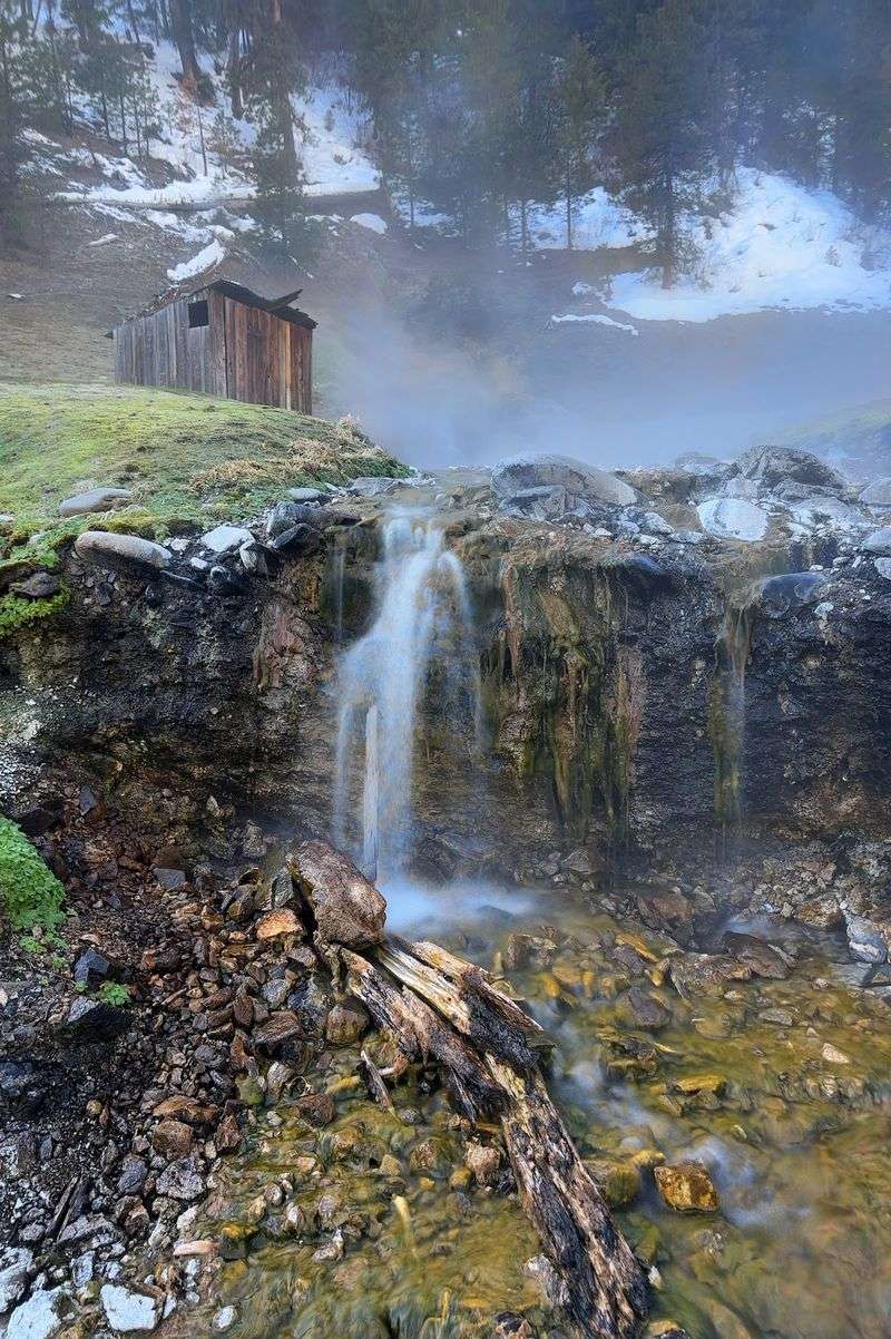 A Rustic Wooden Shack Hides The Soaking Spot Everyone Remembers