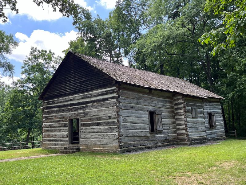 This Kentucky Pioneer Cemetery Is Filled With Graves And Legends You Would Never Expect - Decor Hint The Oldest Log Meetinghouse Still Standing In Kentucky