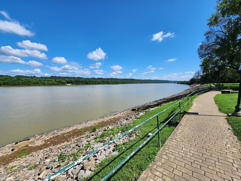 This Kentucky Town Sits On A Bend Of The River Where Children Still Play In The Street - Decor Hint A River Bend With A Front Row Seat