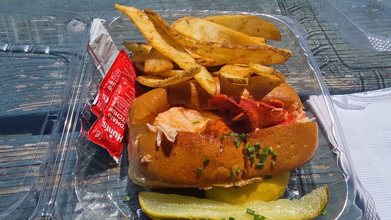This Little California Seafood Spot Serves Warm Buttered Lobster Rolls Worth The Drive - Decor Hint The Connecticut Roll Comes With Warm Buttered Lobster
