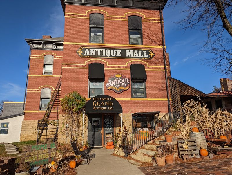 This Massive Antique Store In Illinois Is A Treasure Trove Of Rare Antiques And Collectibles - Decor Hint A Schoolhouse With Another Chapter