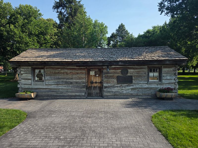 A Frontier Cabin in Ehmen City Park