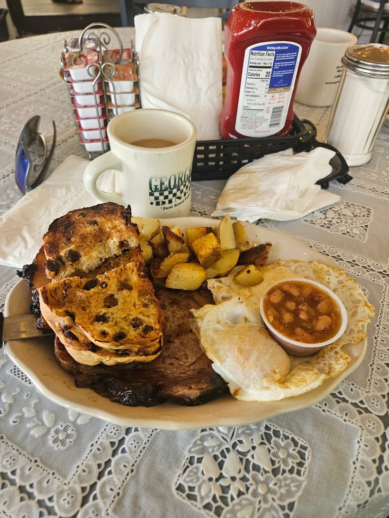 This No-Frills Diner In New Hampshire Serves French Toast Worth Waking Up Early For - Decor Hint French Toast That Starts Wars