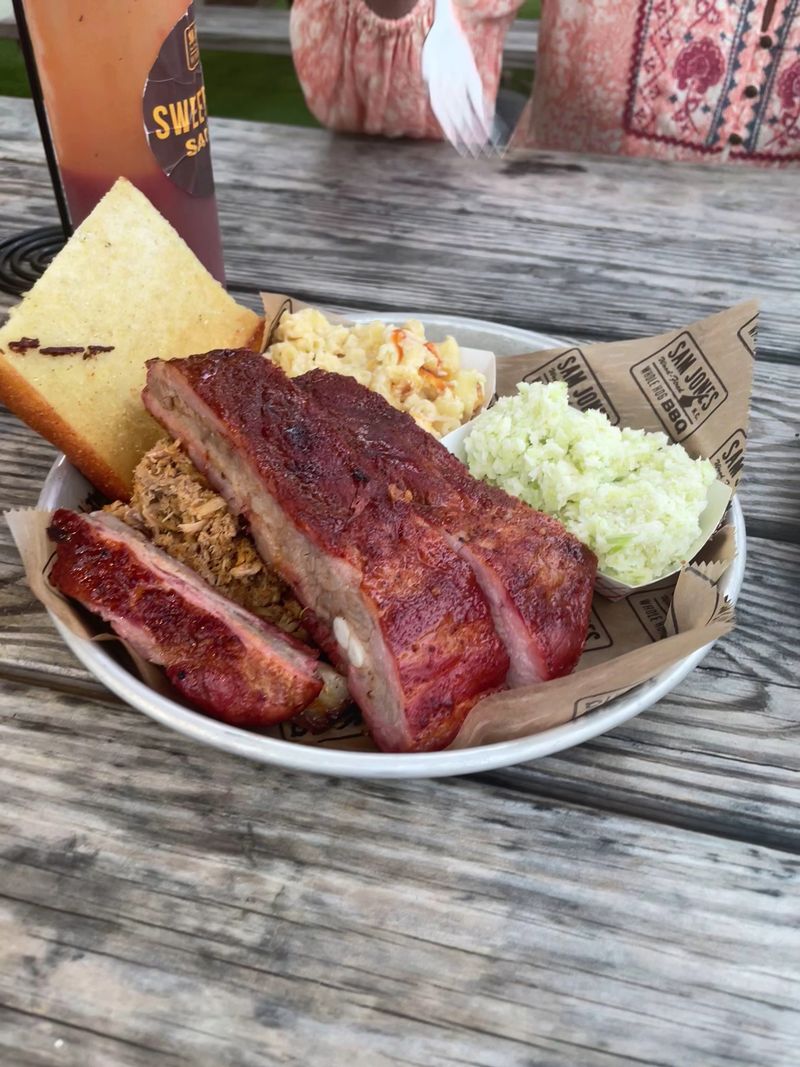 This North Carolina BBQ Joint Is In The Running For The Best Carolina-Style Barbecue In America - Decor Hint Start With The Whole-Hog Barbecue That Put This Pitmaster On The Map