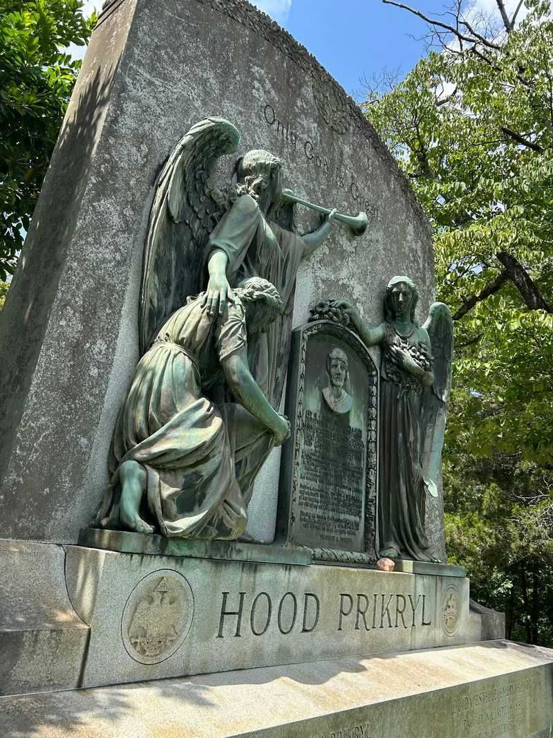 This North Carolina Cemetery Is Often Called One Of The State’s Most Beautiful - Decor Hint Why This Raleigh Landmark Keeps Getting Called One Of North Carolina’s Most Beautiful Cemeteries