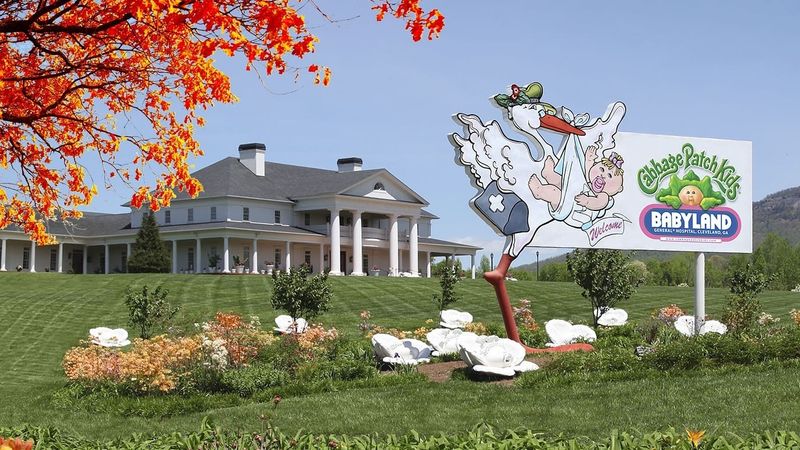 This North Georgia Factory Tour Is A Hidden Attraction Most Travelers Miss - Decor Hint A Mansion That Looks Like It Belongs In A Movie