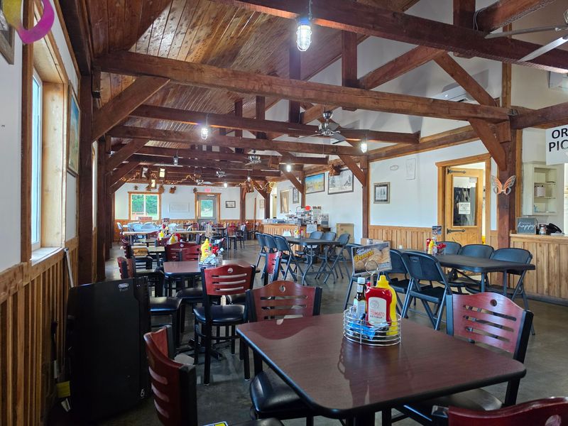 This Off-The-Grid Kentucky Amish Bakery Has A Waitlist For Their Fall Pies - Decor Hint A Family Bakery Built On Simple Ideas