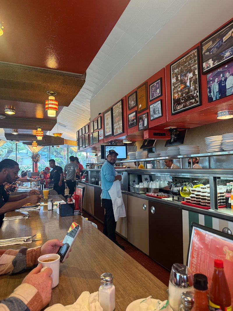 This Old-School California Diner Has Been Flipping Fluffy Pancakes Since 1958 - Decor Hint Pann’s Has Been Serving Los Angeles Since 1958
