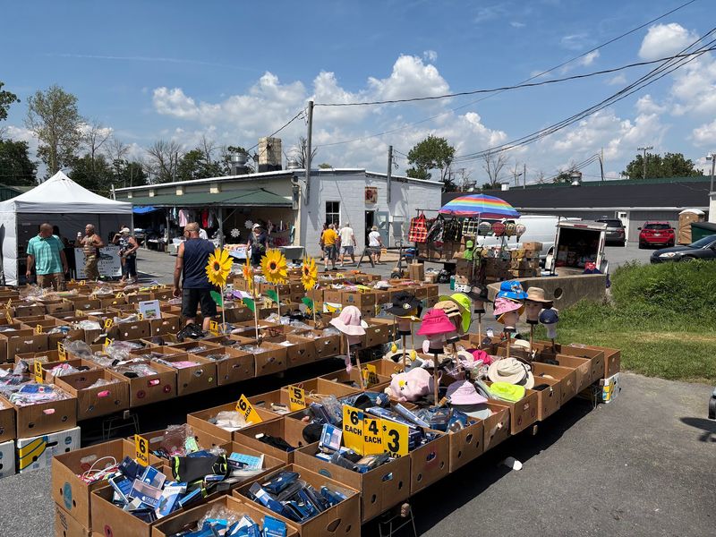 This Pennsylvania Amish Flea Market Is Worth The Trip Every Friday - Decor Hint A Friday-Only Tradition Since 1932