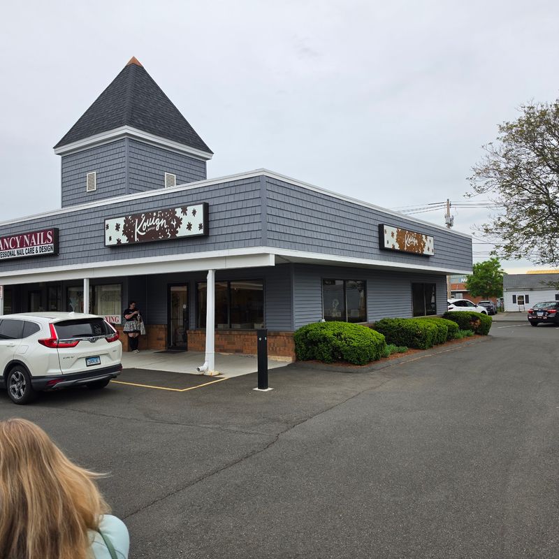 This Connecticut Bakery Is Only Open 3 Days A Week And Still Draws A Crowd - Decor Hint Center Street Hides This Small-Batch Bakery