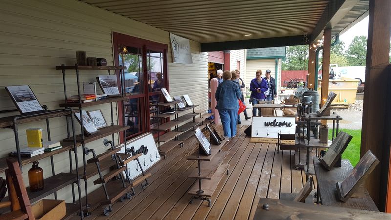 Nebraska's Coziest Fall Tradition Is Hiding In This Barn - Decor Hint Sixty Vendors, Zero Chain Stores