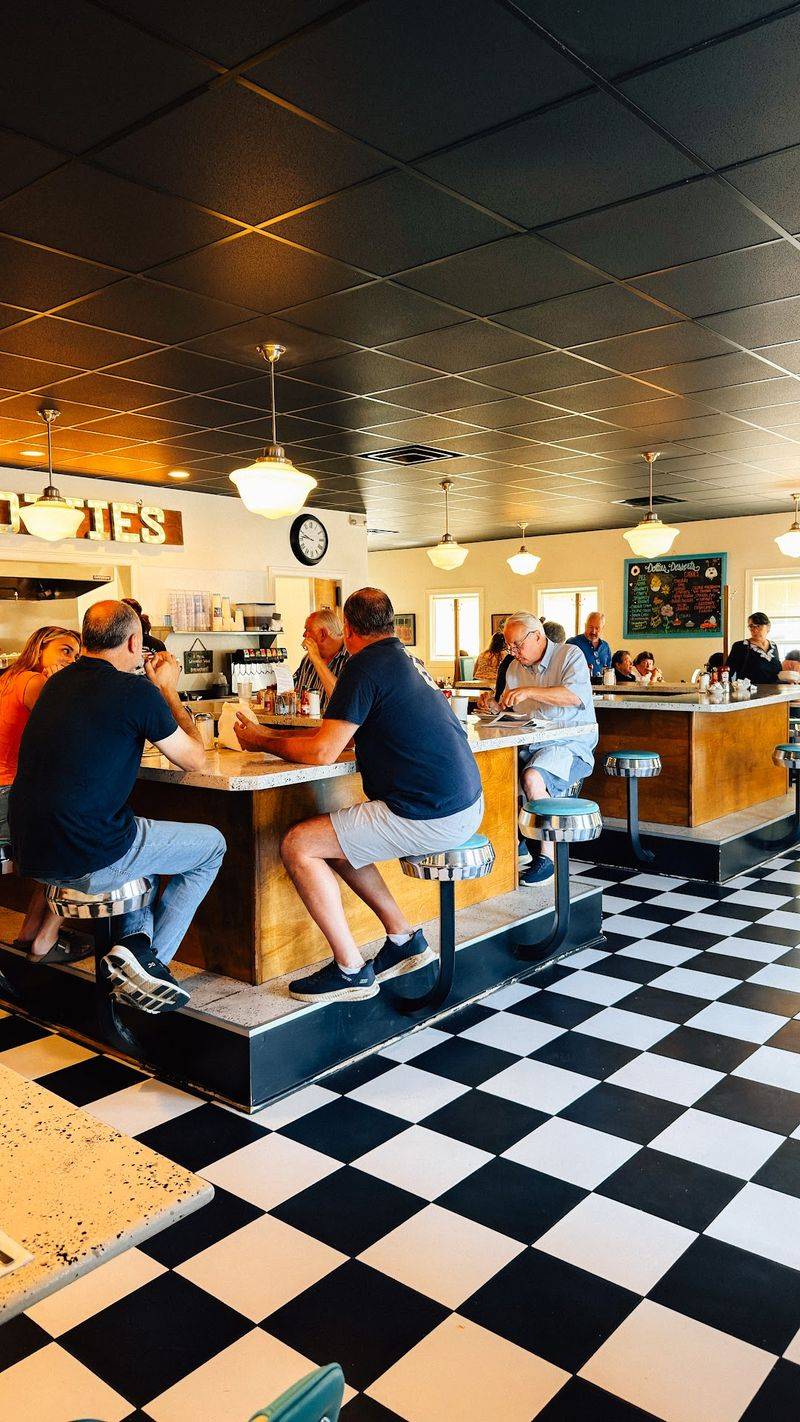 Dottie's, Woodbury