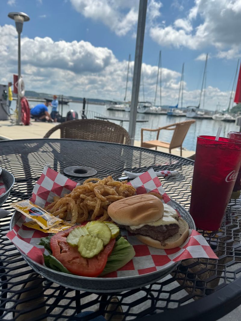 10 Relaxed Kentucky Lakeside Restaurants Travelers Keep Returning To - Decor Hint The Burger Barn At Kenlake Marina