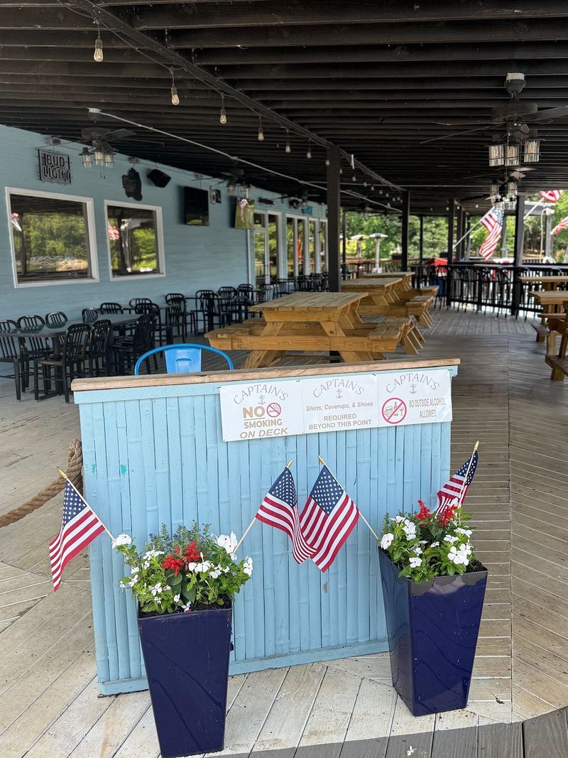 Captain's At Highlands