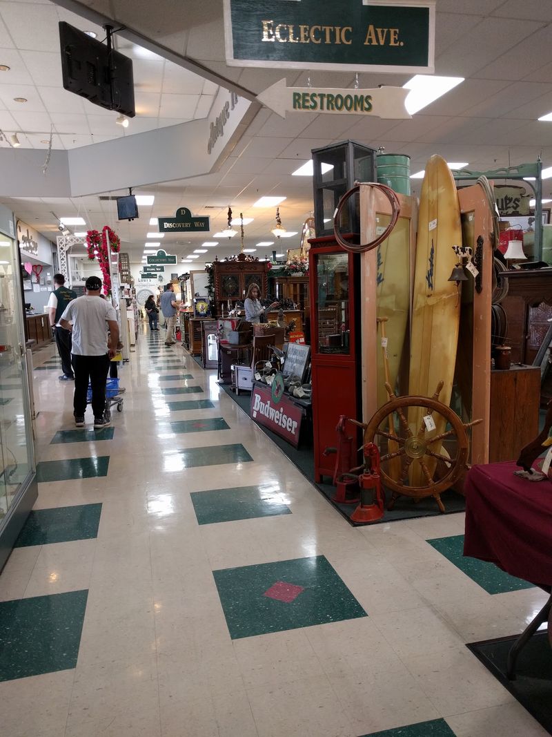 Where To Find Sacramento'S 9 Most Surprisingly Affordable Vintage Markets - Decor Hint Antique Trove: Northern California's Biggest Antique Mall
