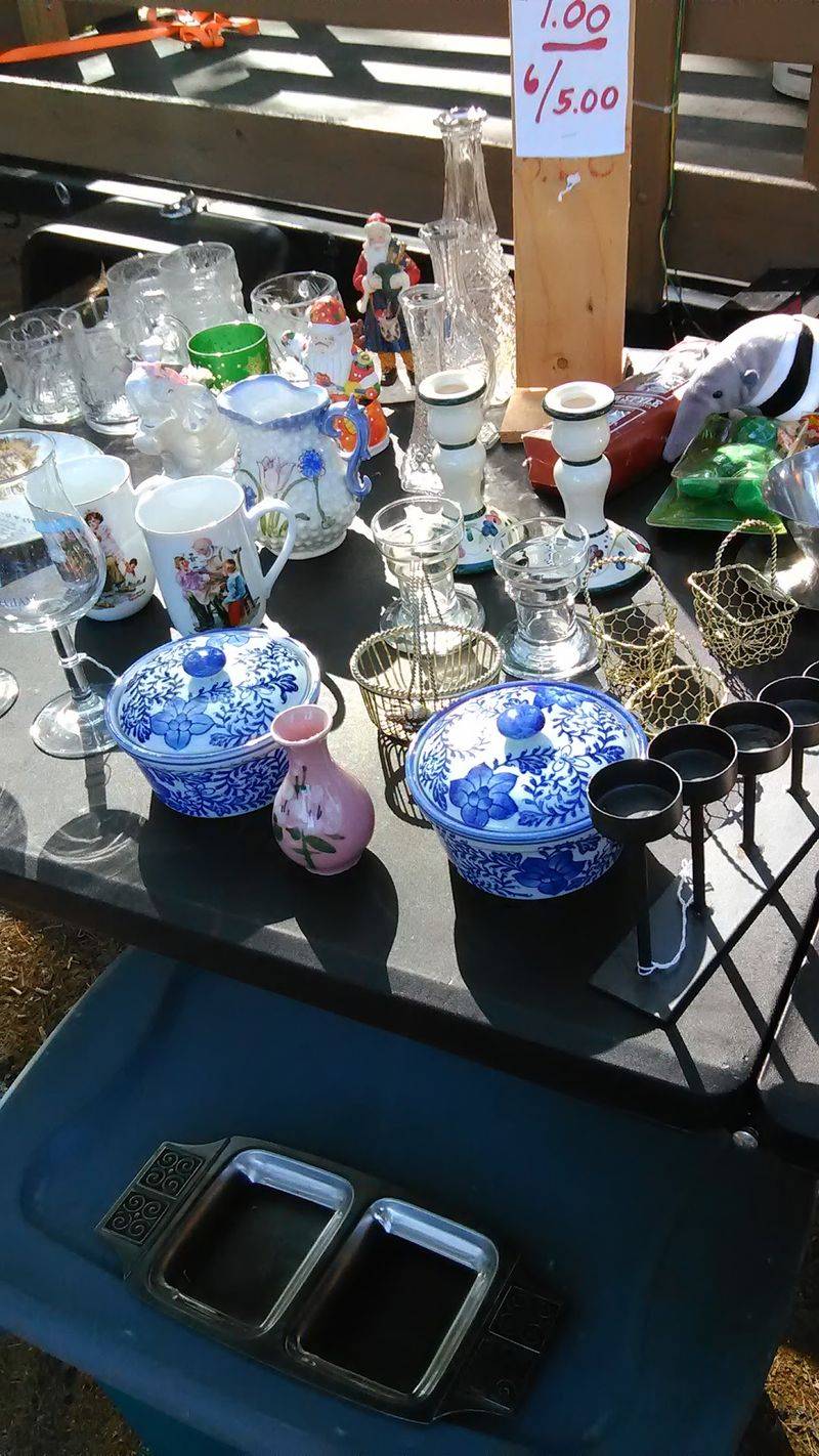 You Could Easily Lose A Whole Day At This Gigantic Flea Market In Massachusetts - Decor Hint Vinyl, Comics, And The Nostalgia Aisle