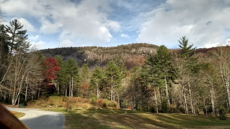 Most Travelers Head To Highlands And Miss This Quiet North Carolina Mountain Town Entirely - Decor Hint Fall Turns The Surrounding Mountains Into The Main Attraction