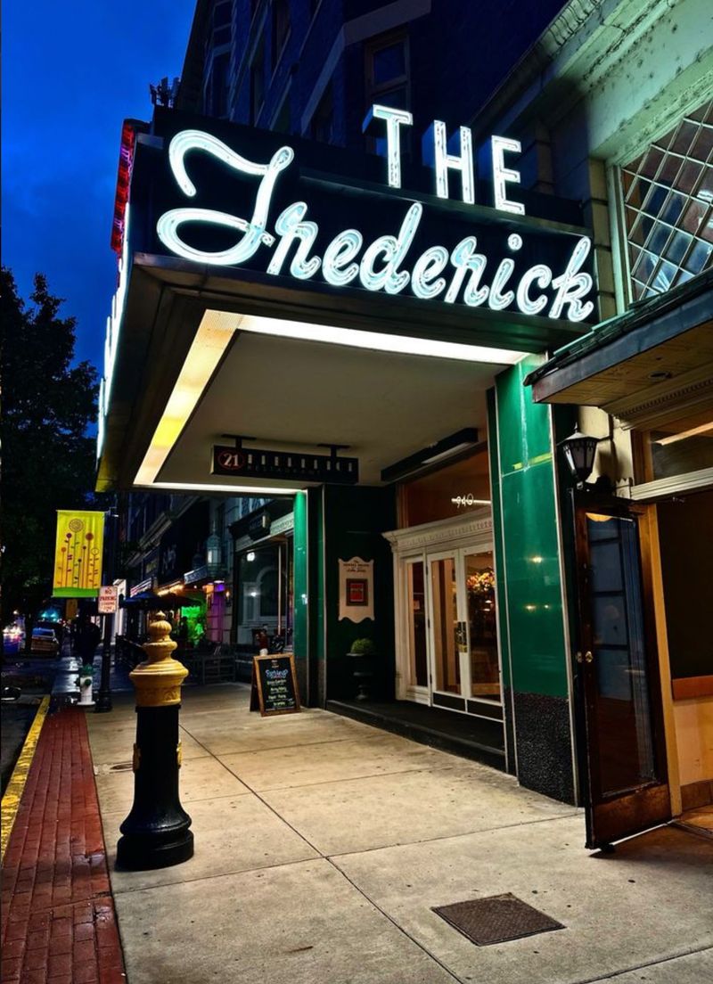 21 At The Frederick, Huntington