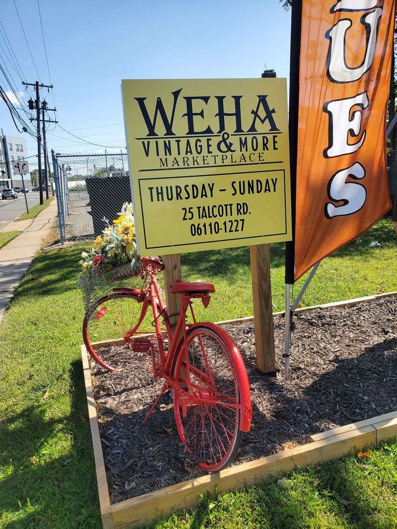 More Than 50 Vendors Fill This Connecticut Marketplace With Vintage Treasures - Decor Hint An Easy-To-Miss Back Location Adds To The Hunt