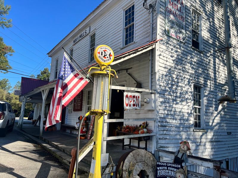 This 150-Year-Old Georgia Mill Still Grinds Corn And Wheat With Its Original 1,500-Pound Stones - Decor Hint Planning Your Stop Without The Headache