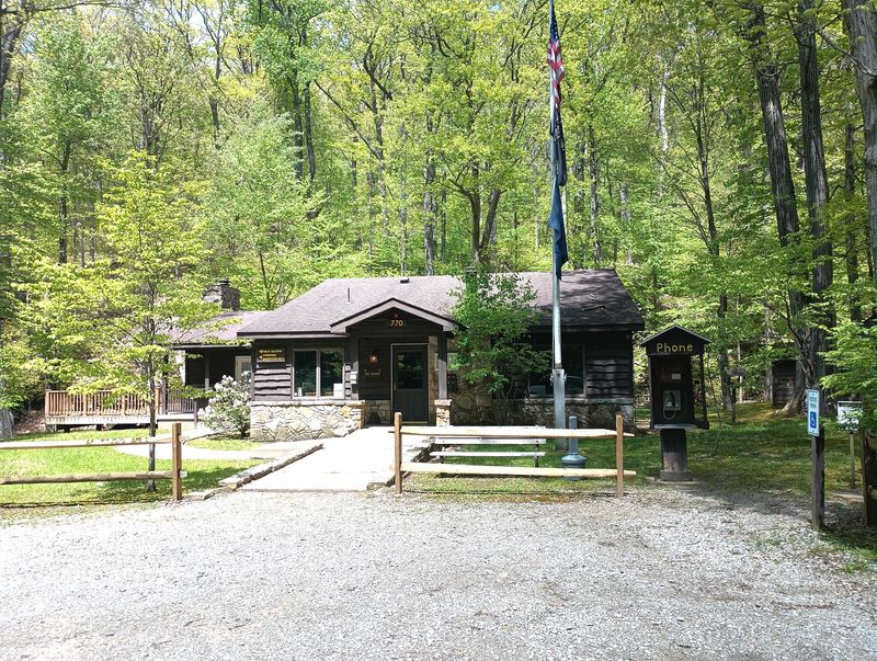 Rustic Cabins With Creek Sounds Out Back