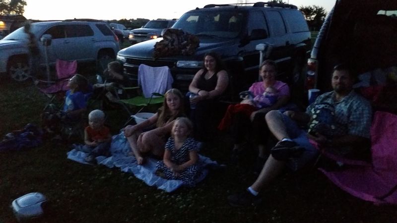 This Old-School Nebraska Drive-In Still Shows New Releases On A Single Outdoor Screen - Decor Hint Lawn Chairs, Pickup Beds, and Blanket Nests