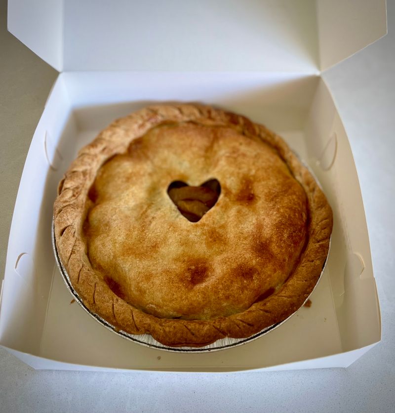 This Cozy California Cafe Serves One Of The Most Famous Apple Pies In The State - Decor Hint The Apple Pie That Built The Reputation