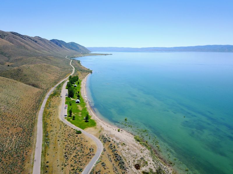 The Water At This Idaho Lake Beach Is So Clear And Turquoise, And Still Chest-Deep 30 Feet Out - Decor Hint A Lake Split Down The Middle