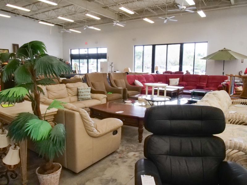 Seven Florida Thrift Stores Where Furniture Shoppers Find Affordable Furniture - Decor Hint SuperThrift Fort Myers- South Tamiami Trail, Fort Myers