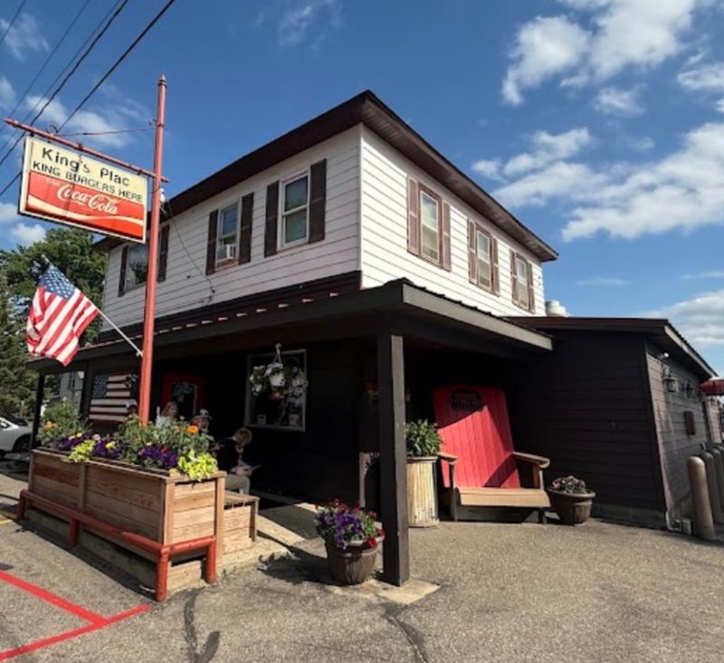 King's Place Bar & Grill, Miesville