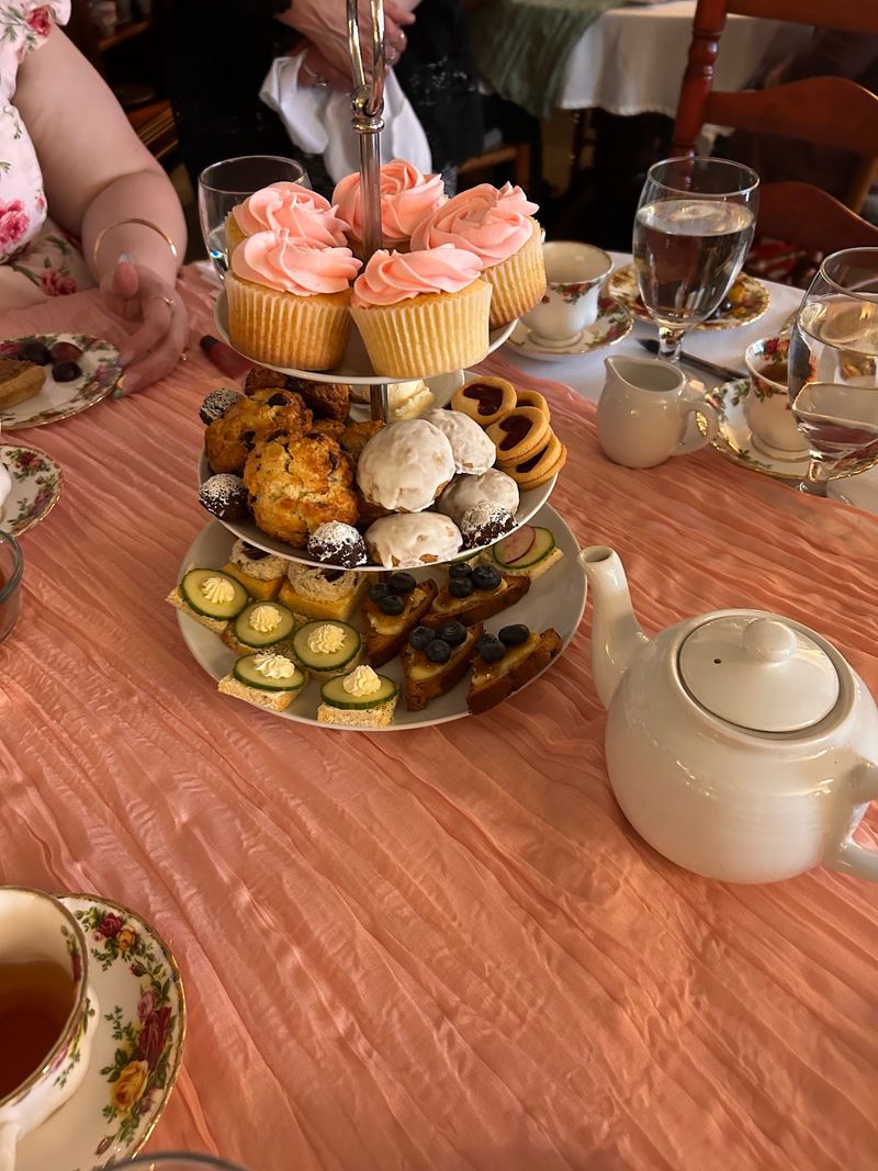 10 Places In Rhode Island Where Tea And Fresh Scones Still Feel Delightfully Old-Fashioned - Decor Hint Trinity Confections, Warwick