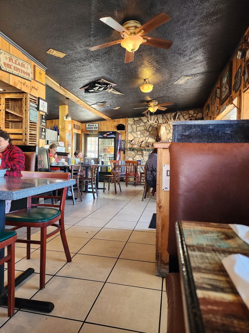 The 10 North Carolina Mountain Diners Where The Same Families Have Cooked For Years - Decor Hint HillBilly Grill