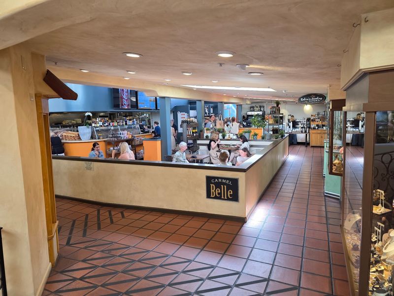 This California Town Of Fewer Than 4,000 People Somehow Has More Than 60 Restaurants - Decor Hint Carmel Belle - Casual Cafe With Locally Sourced Ingredients