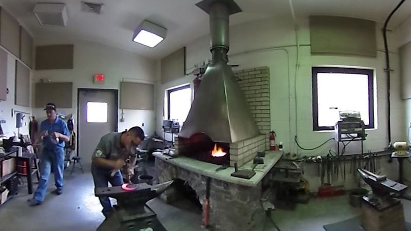 This Kentucky City Is Home To An Equine Hospital Where Two Of The World'S Four Veterinarian Farriers Work - Decor Hint The Podiatry Center Where Hooves Get Custom Work