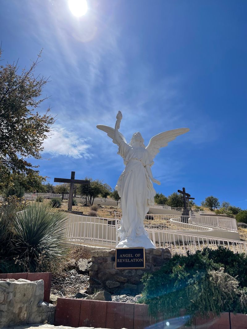 A 75-Foot Cross Rises Above This Arizona Shrine And Welcomes Pilgrims Year-Round - Decor Hint Angels, Grottos, And Retreat Houses